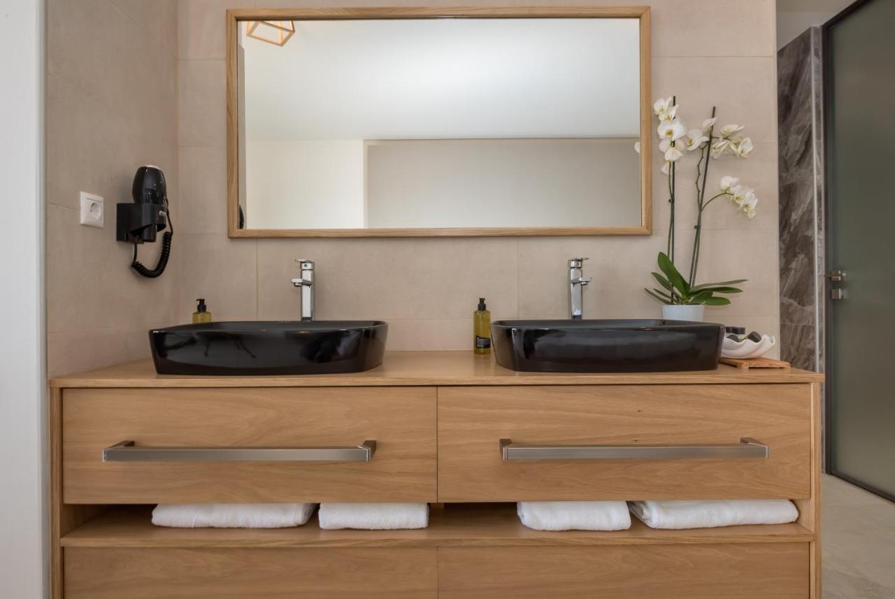 Lilium Luxury Suites Agia Marina Esterno foto