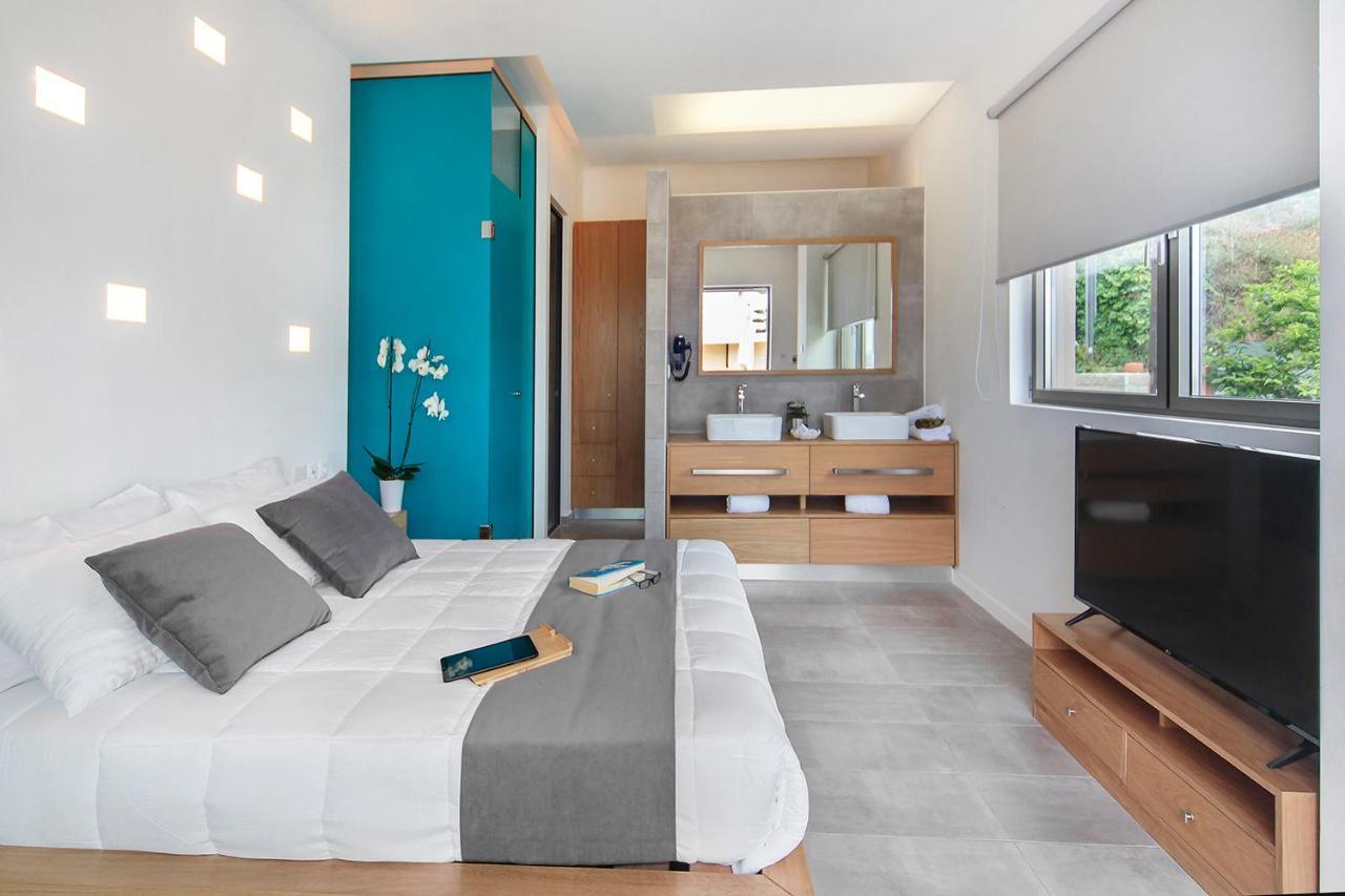 Lilium Luxury Suites Agia Marina Esterno foto