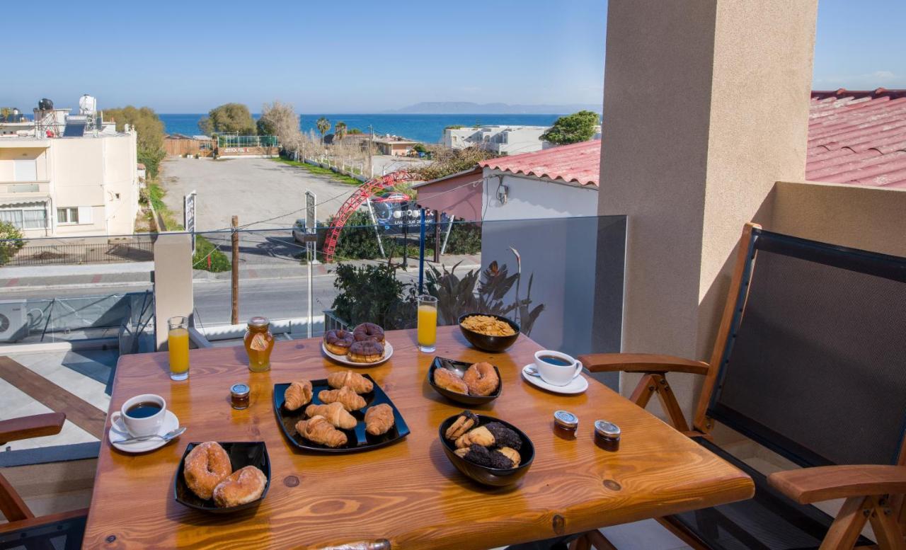 Lilium Luxury Suites Agia Marina Esterno foto