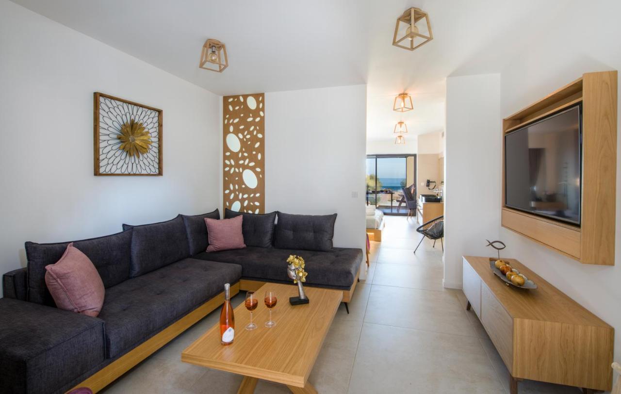 Lilium Luxury Suites Agia Marina Esterno foto
