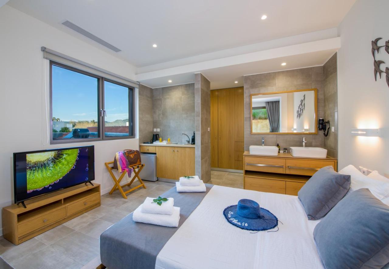 Lilium Luxury Suites Agia Marina Esterno foto