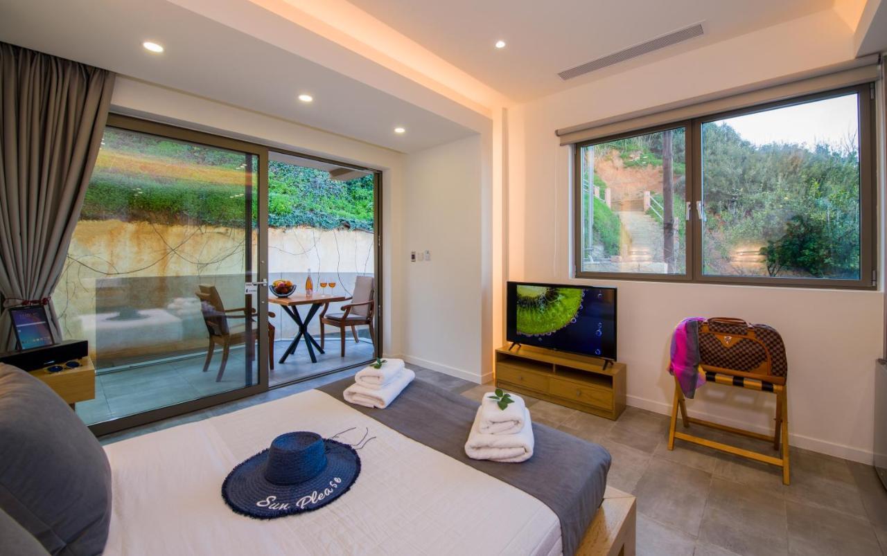 Lilium Luxury Suites Agia Marina Esterno foto